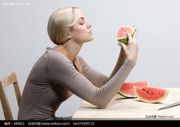 外国网红美女吃瓜视频,揭秘美食瓜子的魅力瞬间